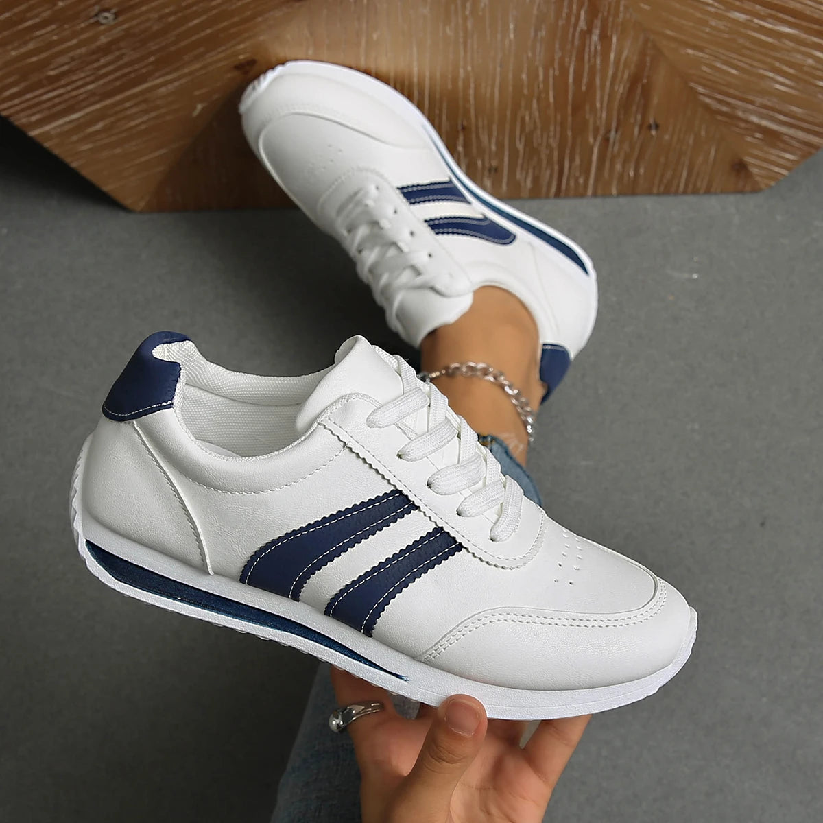 Women's Casual Lightweight Breathable Sport Shoes 2025 Spring Autumn New All-match Running Sneakers Zapatos De Mujer Tenis Jeans