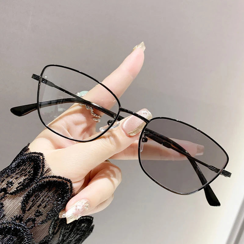 Color-changing Anti-blue Light Myopia Glasses With Advanced Cat-eye Style And Fashionable Design. 022