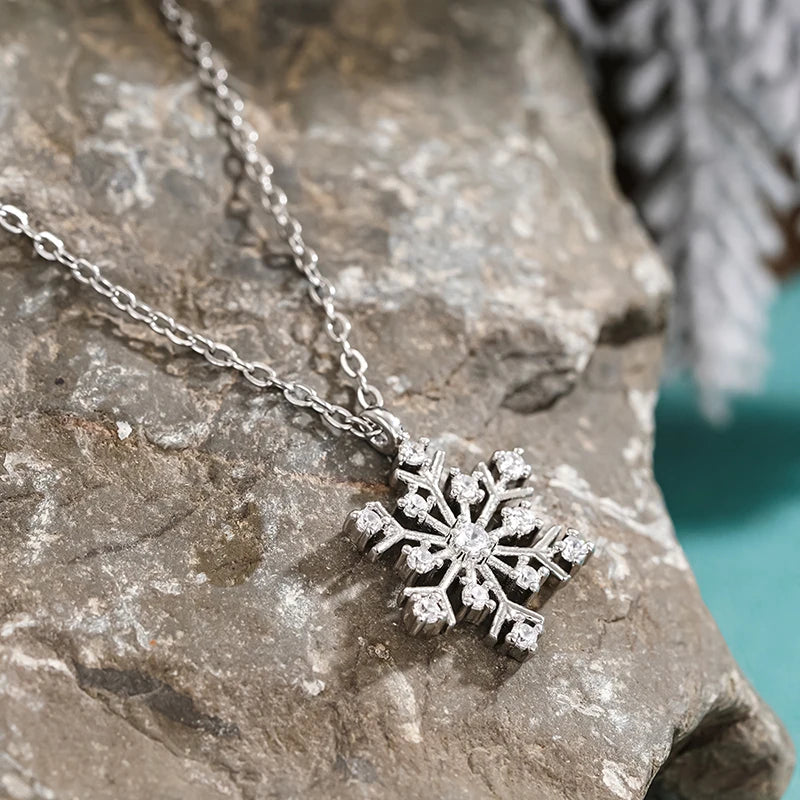 Huitan Christmas Snowflake Necklace for Women Luxury Paved Dazzling Crystal CZ Stones Fancy Winter Accessories Fashion Jewelry