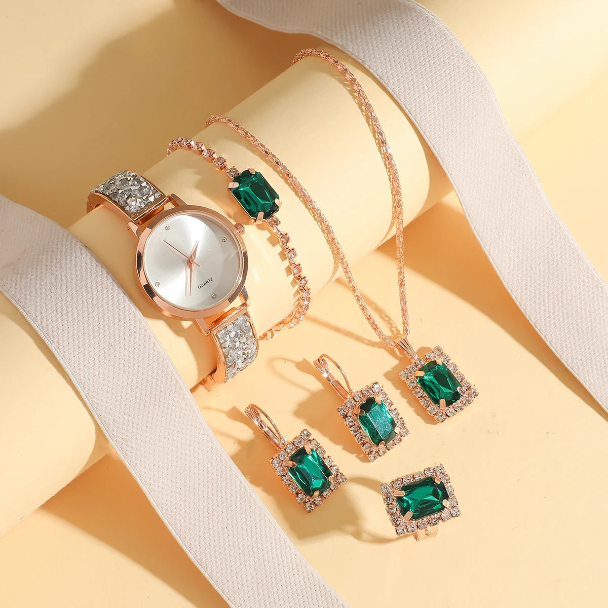 Fashionable and elegant diamond-studded watch for women, full-diamond strap for ladies' quartz watches, student bracelets.