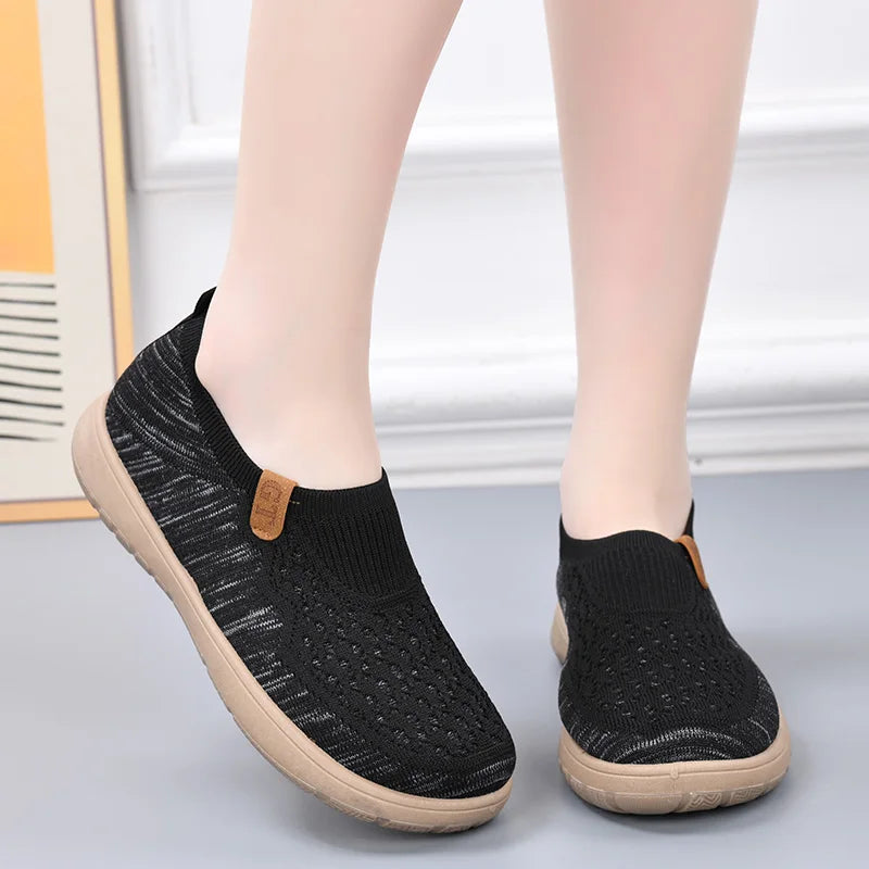 Spring Casual and Fashionable Slip-On Middle-Aged and Elderly Mother's Shoes, Flat-Soled, Comfortable and Not Tiring, Lightweight and Breathable Sports Shoes for Women