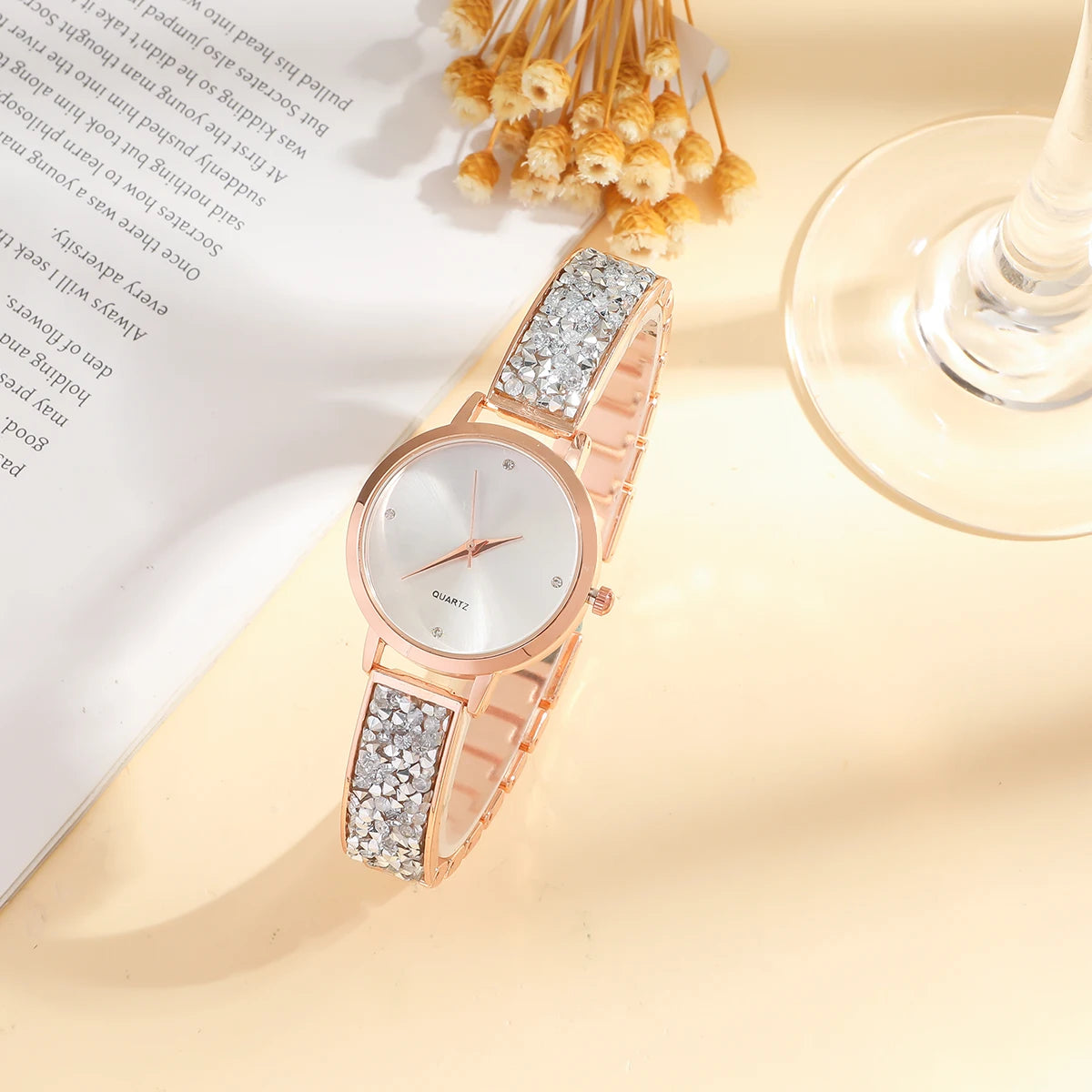 Fashionable and elegant diamond-studded watch for women, full-diamond strap for ladies' quartz watches, student bracelets.