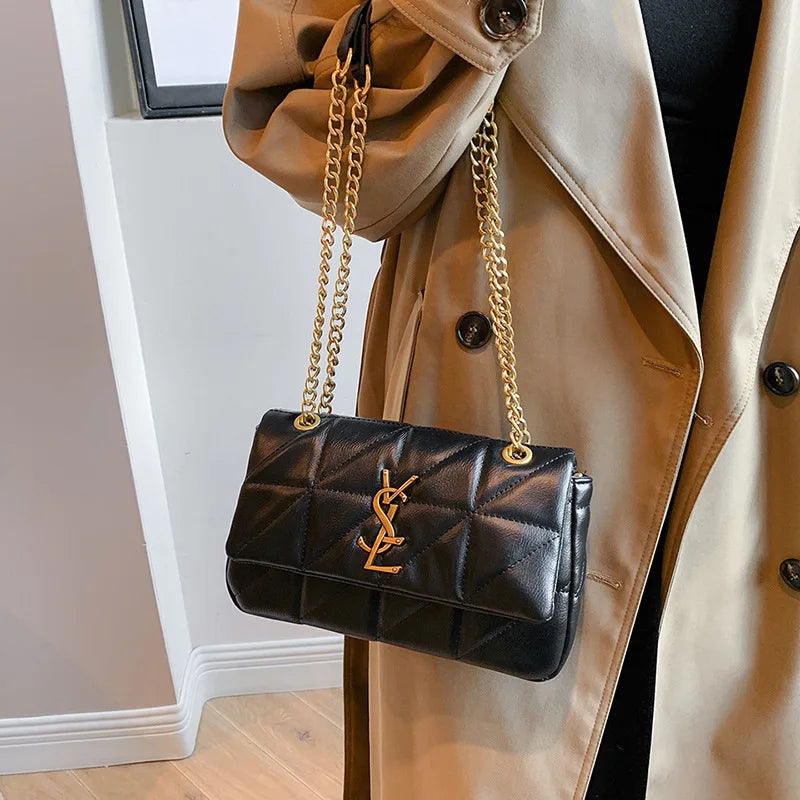 New style small Chanel-style diamond chain shoulder bag, trendy and versatile, spacious and luxurious embroidery line bag