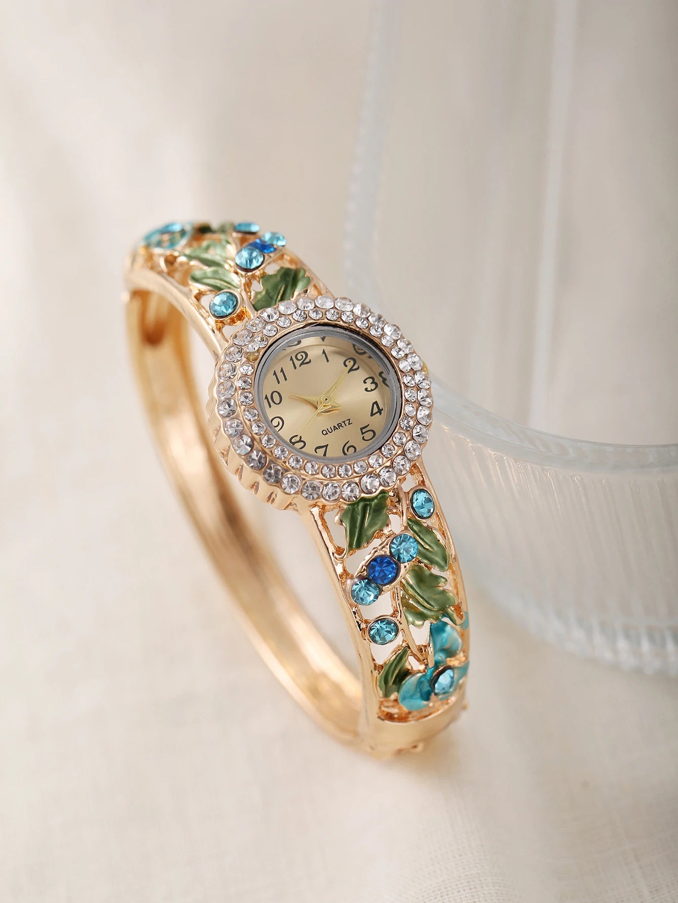 Women's New Retro Light Luxury Rare Quartz Bracelet Watch