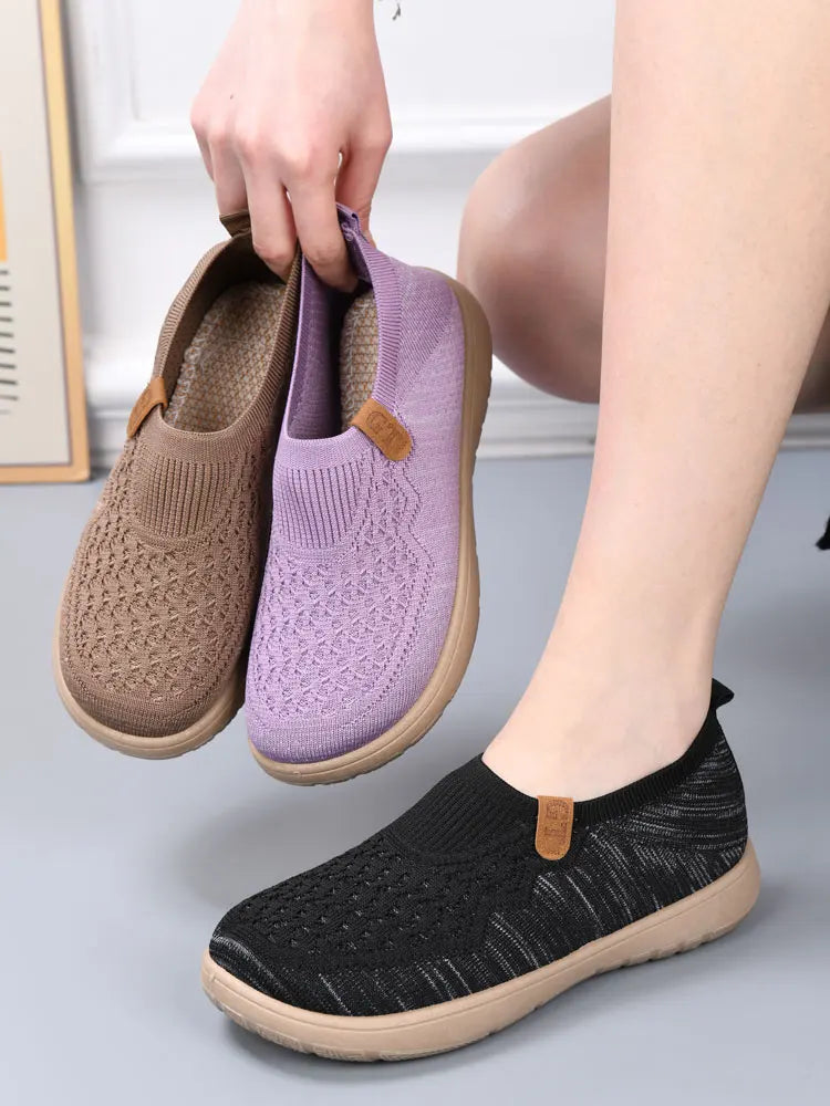 Spring Casual and Fashionable Slip-On Middle-Aged and Elderly Mother's Shoes, Flat-Soled, Comfortable and Not Tiring, Lightweight and Breathable Sports Shoes for Women