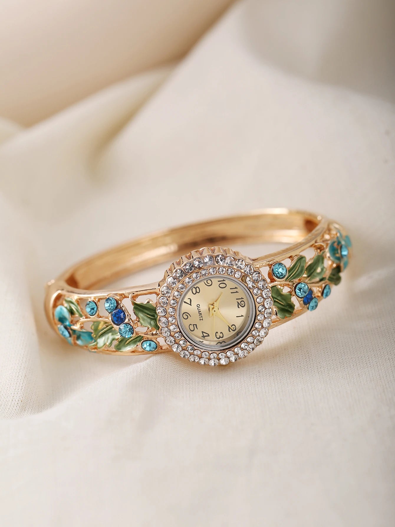 Women's New Retro Light Luxury Rare Quartz Bracelet Watch