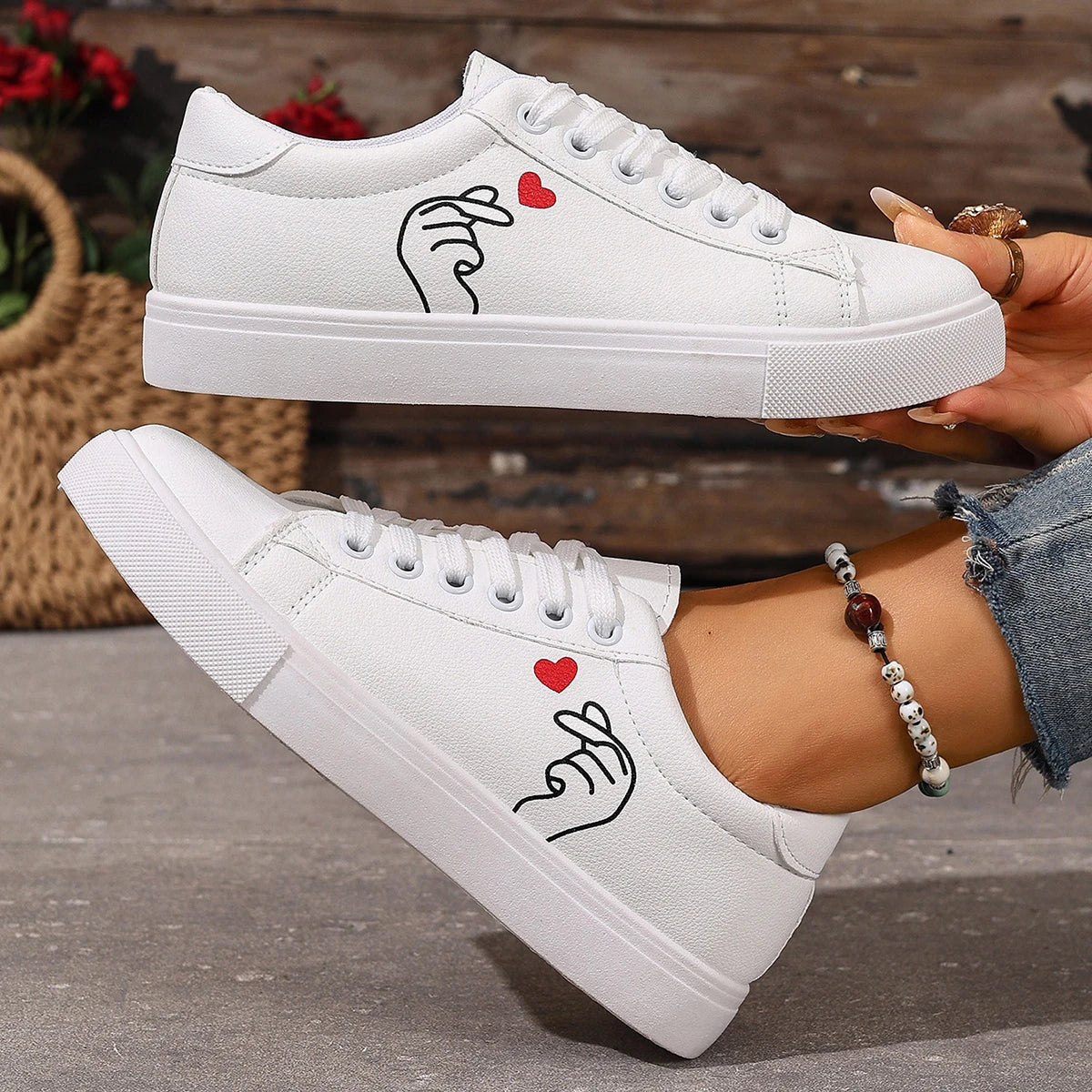 Fashion White Breathable Women Running Shoes New Spring Autumn Embroidered Flower Lace-Up Casual Sneakers Zapatos De Mujer