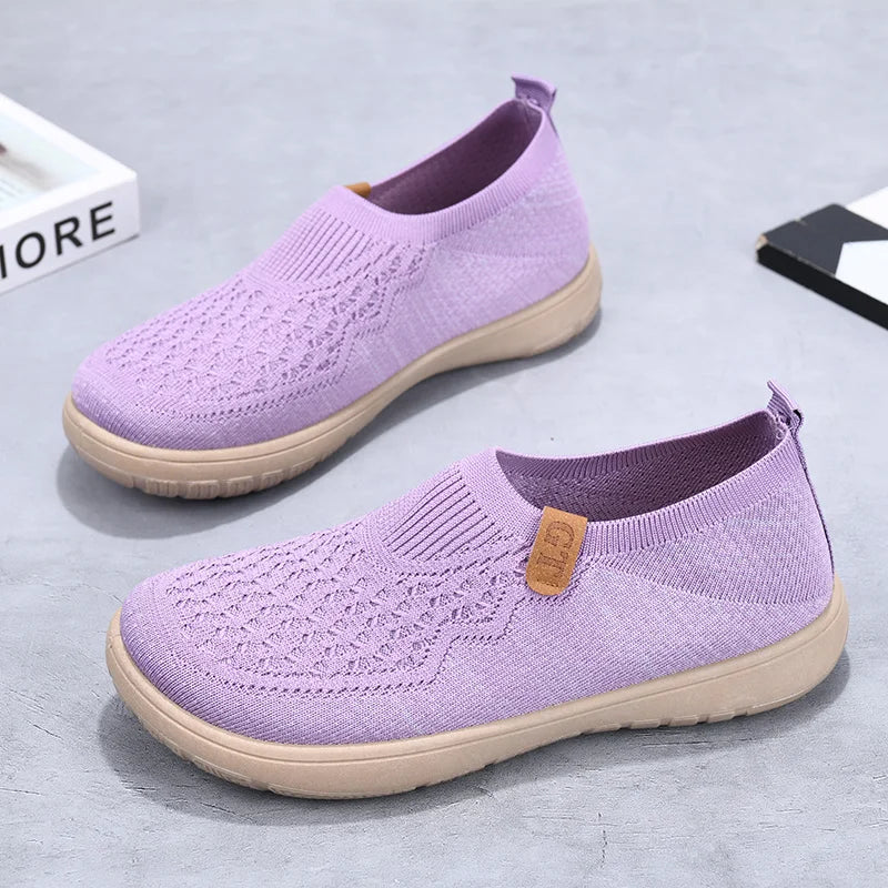 Spring Casual and Fashionable Slip-On Middle-Aged and Elderly Mother's Shoes, Flat-Soled, Comfortable and Not Tiring, Lightweight and Breathable Sports Shoes for Women