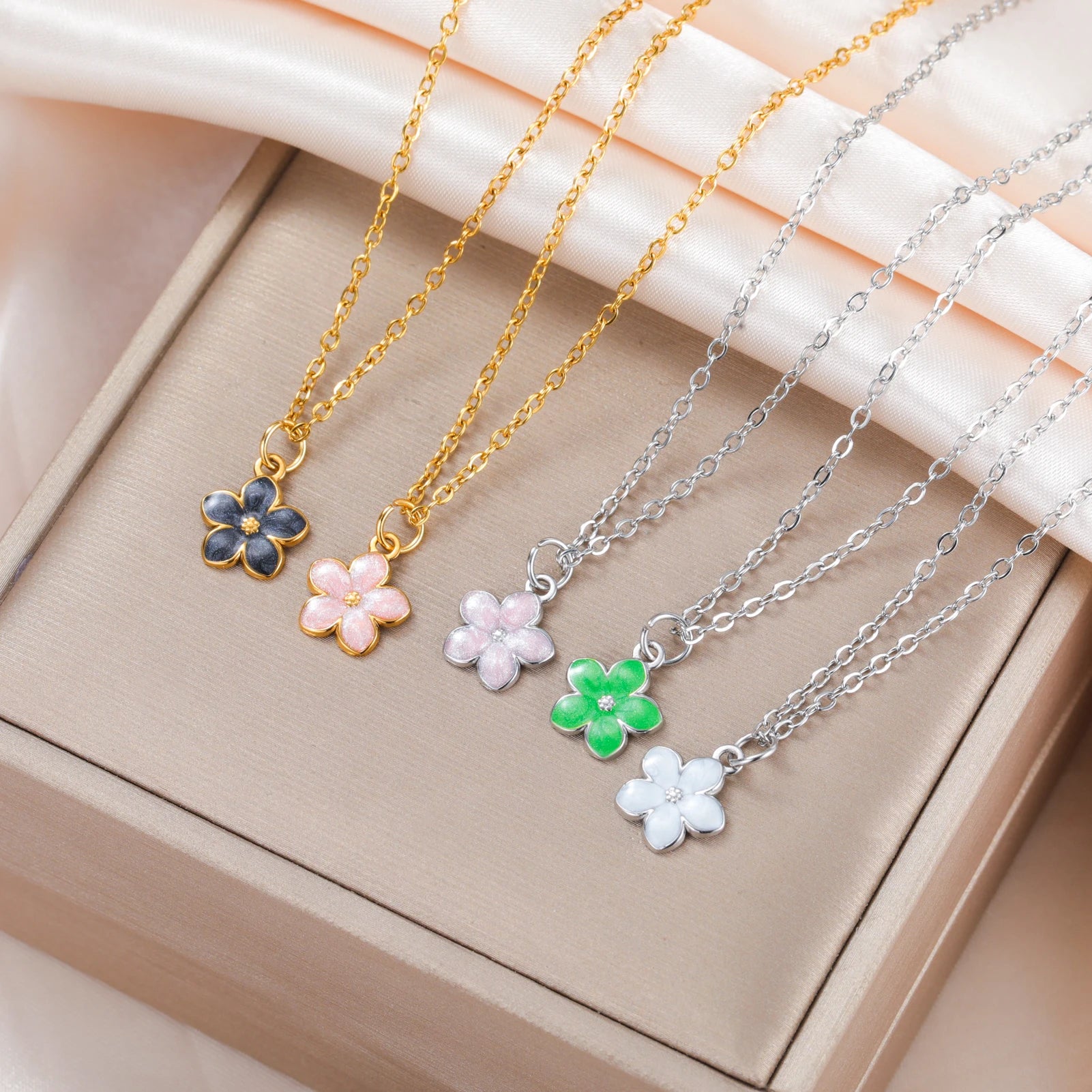 Cazador Plumeria Daisy Mini Flower Necklaces for Women Stainless Steel Gold Color Jewelry Chain Necklace Wholesale 2025 Trend