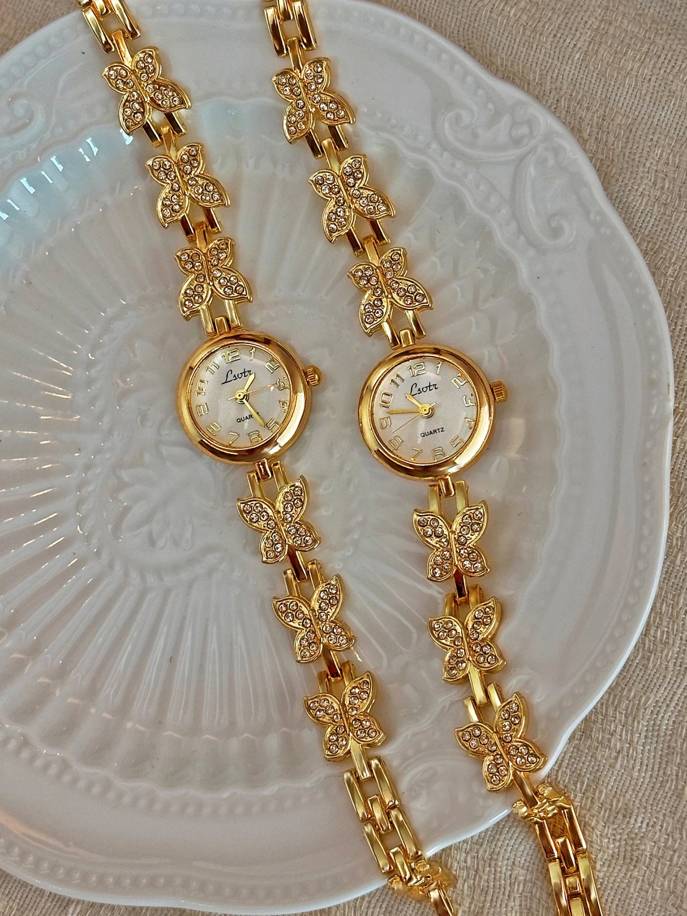 1 Piece of French Gold Inlaid Dazzling Rhinestone Butterfly-Shaped Women's Watch, Exquisite, Elegant, Unique, Fashionable, High-End, Vintage Women's Bracelet-Style Quartz Watch, Suitable for Daily Wear, Parties, Holiday Decor