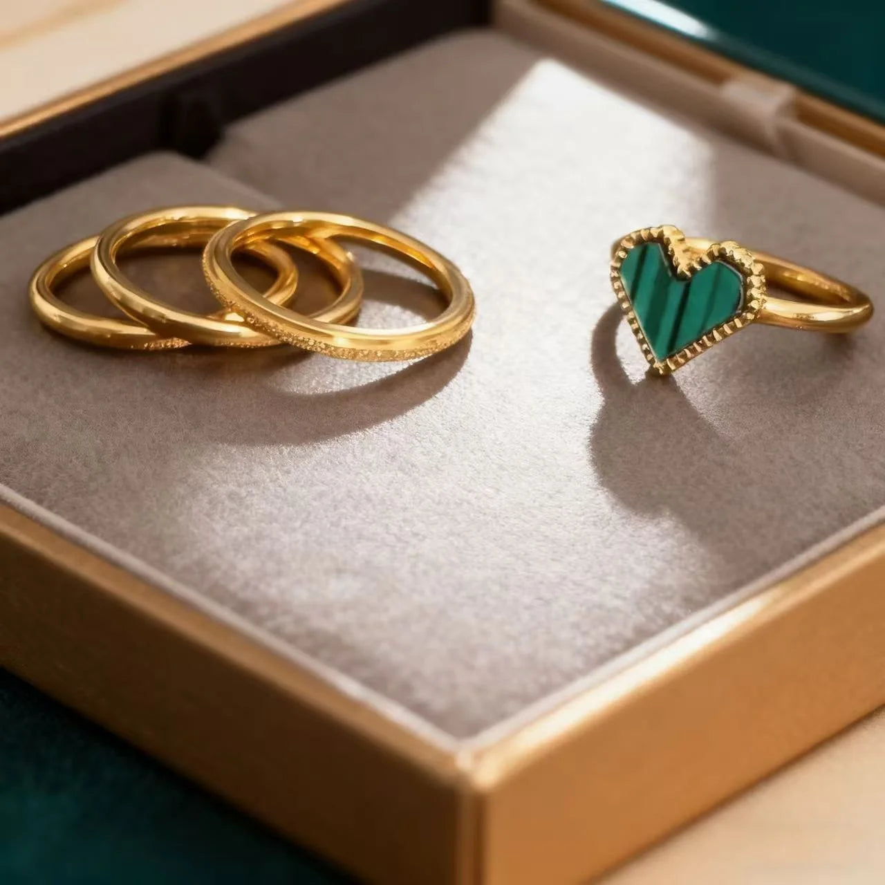 4Pcs Gold Plated Color Black Heart Stainless Steel Ring Set For Women Jewelry Accessories Gifts