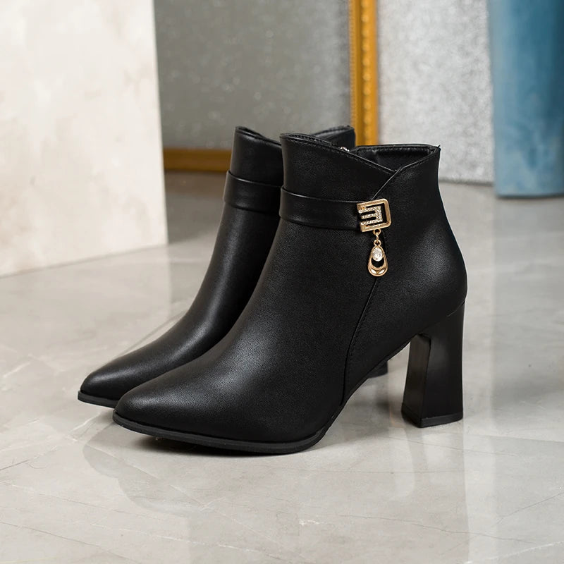 Women's soft leather fashion ankle boots, new style medium heel suitable for autumn and winter versatile pointed toe thick heel.