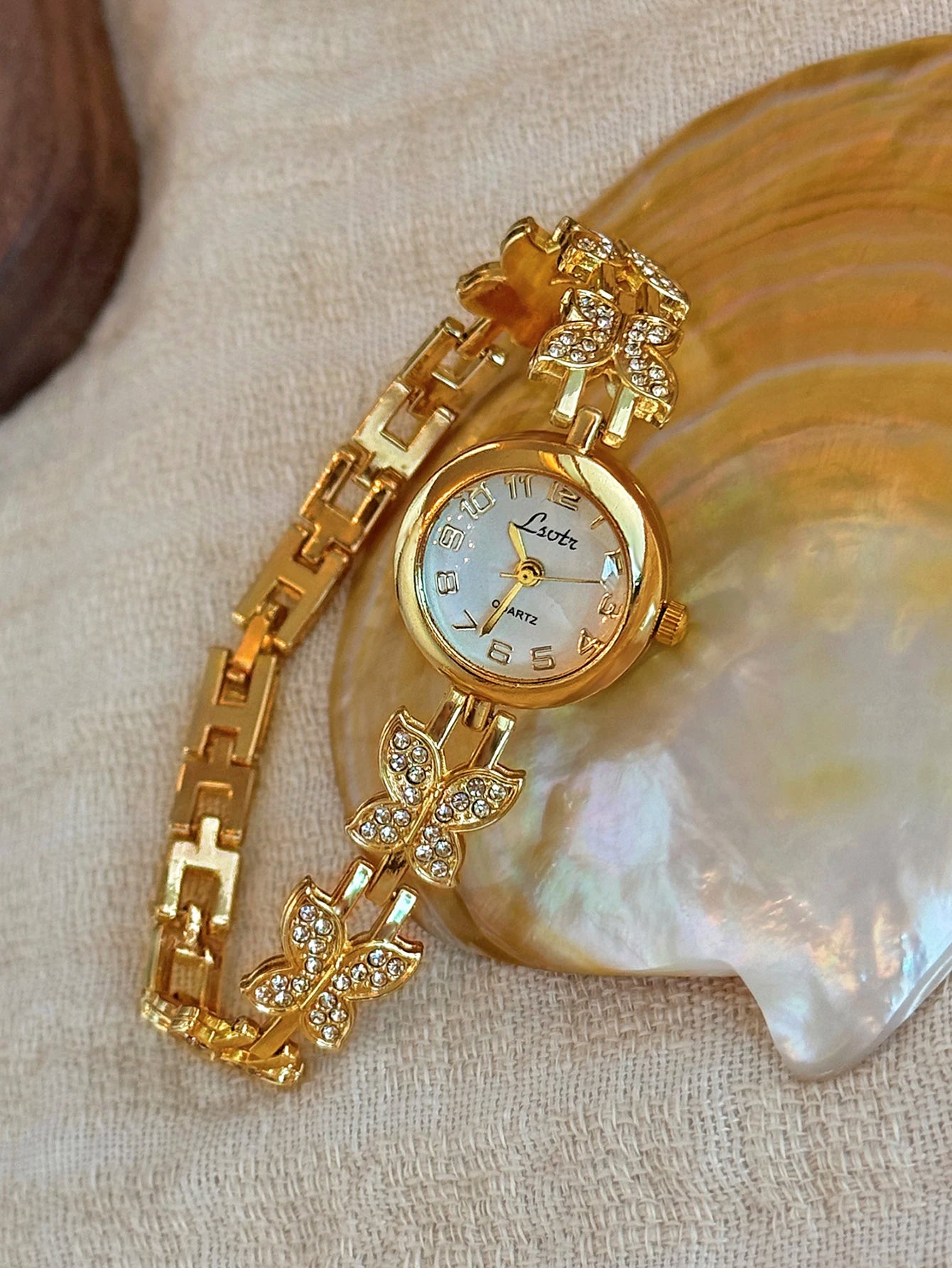 1 Piece of French Gold Inlaid Dazzling Rhinestone Butterfly-Shaped Women's Watch, Exquisite, Elegant, Unique, Fashionable, High-End, Vintage Women's Bracelet-Style Quartz Watch, Suitable for Daily Wear, Parties, Holiday Decor