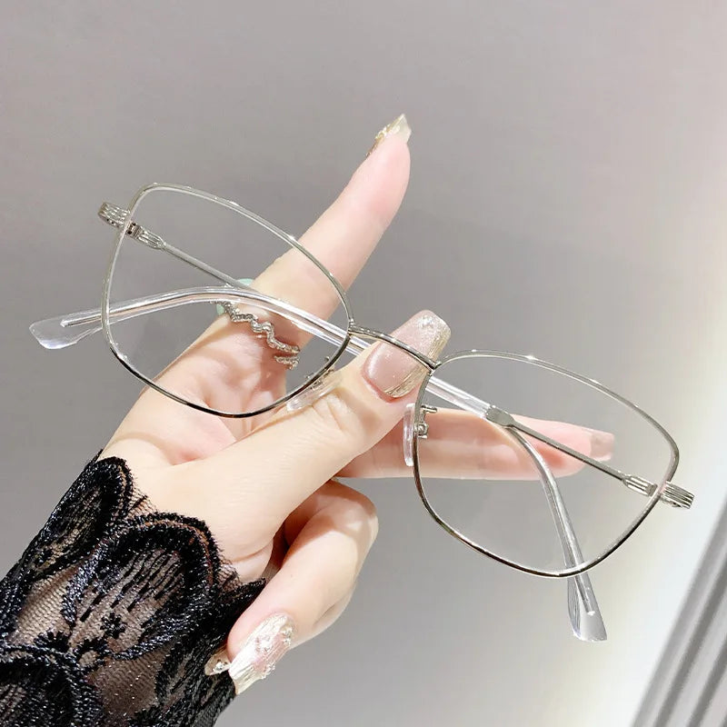 Color-changing Anti-blue Light Myopia Glasses With Advanced Cat-eye Style And Fashionable Design. 022