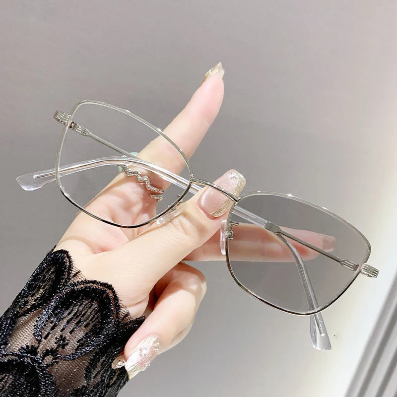 Color-changing Anti-blue Light Myopia Glasses With Advanced Cat-eye Style And Fashionable Design. 022