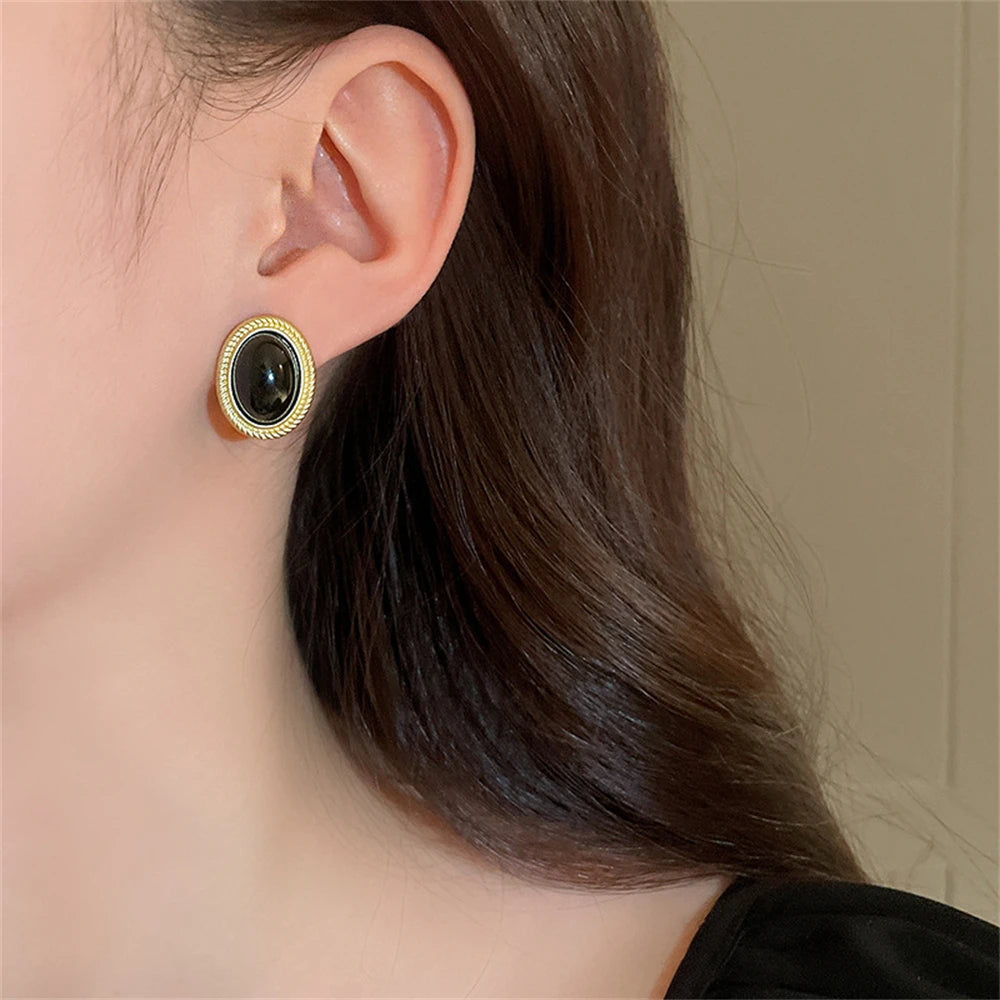 2025 New Retro Gold Color Metal Line Black Oval Shaped Stud Earrings for Women Advanced Design Elegant Young Girls Party Jewelry