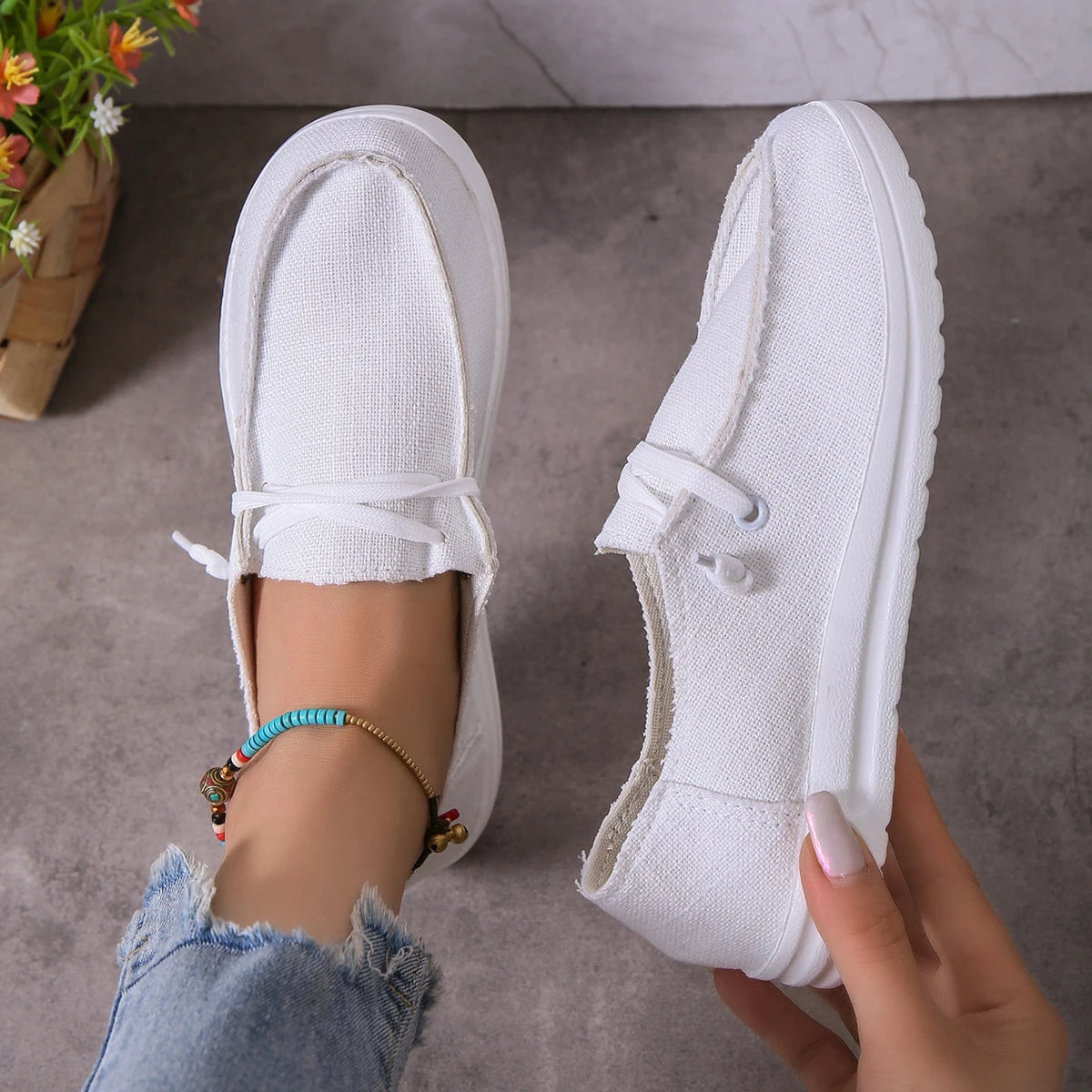 Women's casual sports shoes, lightweight and non slip flat shoes, lace up outdoor denim shoes