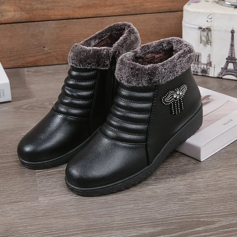 Black Snow Boots Shoes for Women Casual Lightweight Winter Warm Soft Leather Elderly Shoes 2025 New Woman Waterproof Short Boots