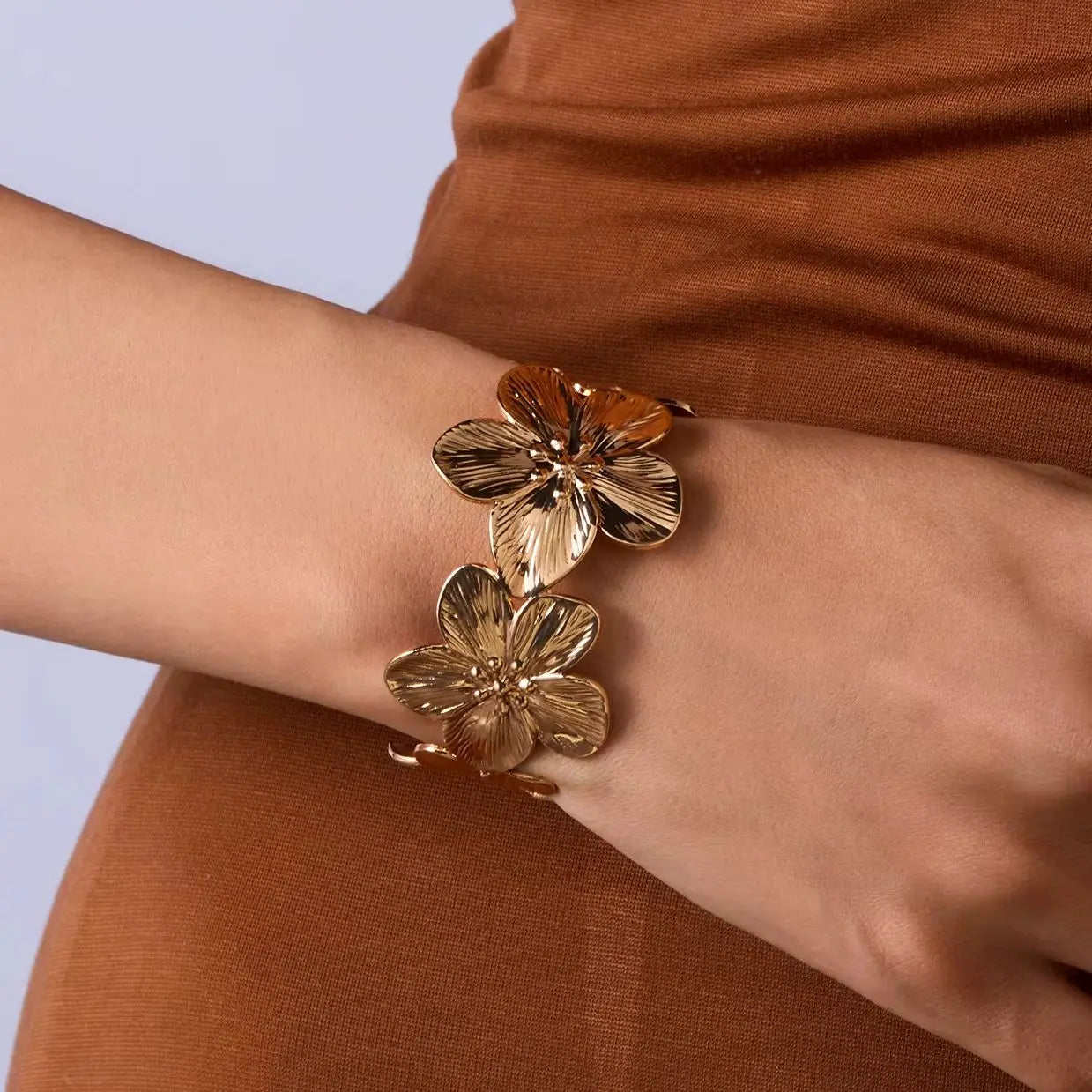 Fashion Vintage Flower Cuff Bracelet for Women Trendy Gold Color Metal Wide Flower Opening Bangles Girl Elegant Party Jewelry