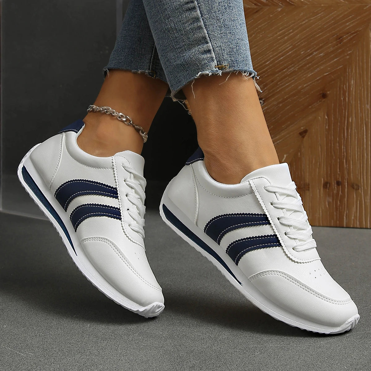 Women's Casual Lightweight Breathable Sport Shoes 2025 Spring Autumn New All-match Running Sneakers Zapatos De Mujer Tenis Jeans
