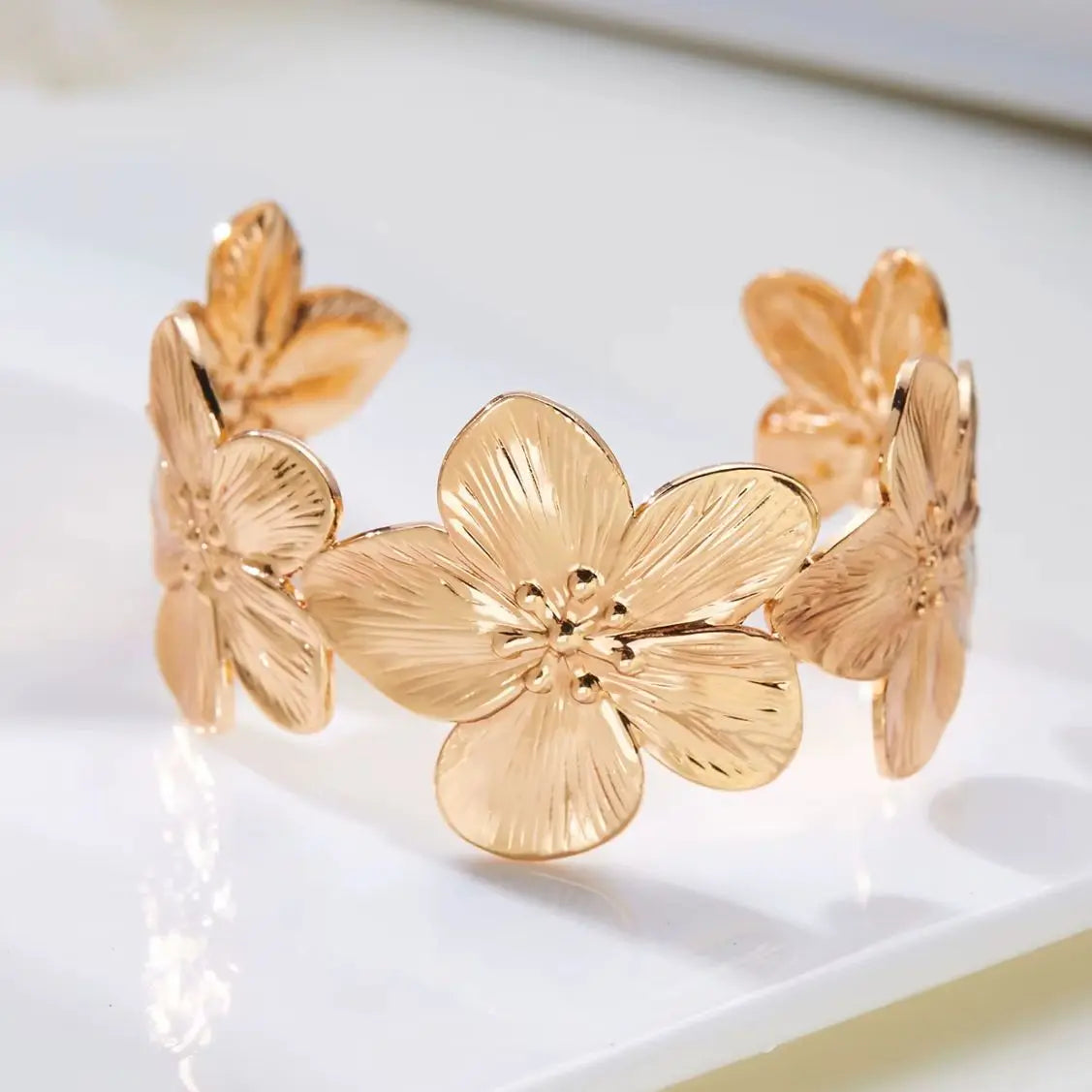 Fashion Vintage Flower Cuff Bracelet for Women Trendy Gold Color Metal Wide Flower Opening Bangles Girl Elegant Party Jewelry