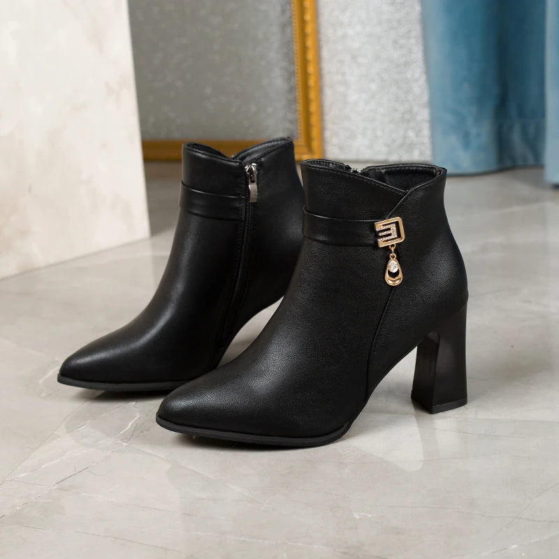 Women's soft leather fashion ankle boots, new style medium heel suitable for autumn and winter versatile pointed toe thick heel.