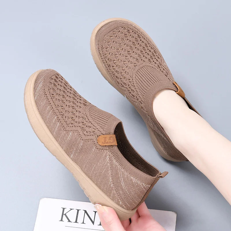 Spring Casual and Fashionable Slip-On Middle-Aged and Elderly Mother's Shoes, Flat-Soled, Comfortable and Not Tiring, Lightweight and Breathable Sports Shoes for Women
